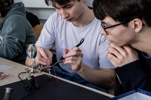 20270227_EIN Activity_2026_IMG_0376_Theremin-Bau_Quelle Brandenburg Labs.jpg