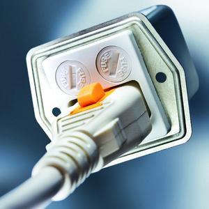 5707: with IP 54 protected V-Lock cord set