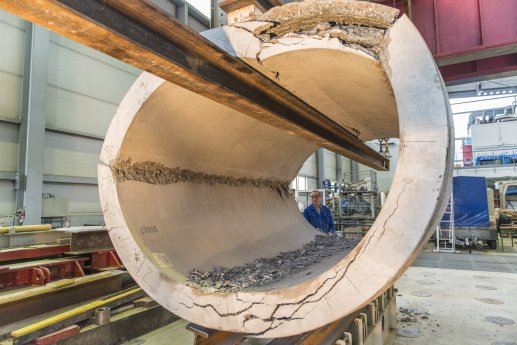 scheiteldruckversuch-grossrohr-mutwillige-zerstoerung_hires.jpg