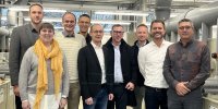 Die ZVO 2.0 – Next Generation bei einem Gesprächstermin im Technischen Berufskolleg Solingen (v.l.): Patrik Schmalriede, Caroline Hehl, Tobias Schmalriede, TBK-Direktor Michael Becker, Jan Zeschky, Martin Müller, Christian Kaiser, Lukas Henningsen sowie Frank Tischlinger, Abteilungsleiter der Fachschule für Technik Die ZVO 2.0 – Next Generation bei einem Gesprächstermin im Technischen Berufskolleg Solingen (v.l.): Patrik Schmalriede, Caroline Hehl, Tobias Schmalriede, TBK-Direktor Michael Becker, Jan Zeschky, Martin Müller, Christian Kaiser, Lukas Henningsen sowie Frank Tischlinger, Abteilungsleiter der Fachschule für Technik
