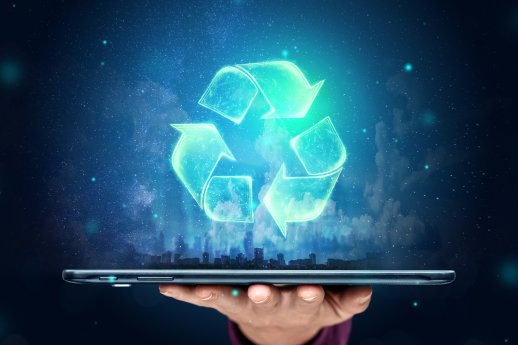 recycling-hologramm-uber-der-tablette-auf-der-hand.jpg