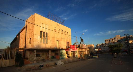 Ansicht des Cinema Jenin. Auf dem Dach entsteht demnächst eine PV-Anlage zur Gewinnung von Sonnenstrom. Foto:www.cinemajenin.de