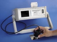 The new “CombiSens” inspection system by acp GmbH permits quick, reliable, non-destructive detection and quantification of particle pollution, for example filings and dust, and of coating films, such as oils, greases, coolants or anti-corrosion agents.