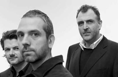 Das Büro EOOS wurde 1995 von Gernot Bohmann, Martin Bergmann und Harald Gründl gegründet. Die 3 Partner haben gemeinsam die "Poetische Analyse" entwickelt, um für ihre Auftraggeber ganzheitliche Konzepte zu entwickeln. Im Bereich Brand Spaces hat EOOS für Kunden wie Adidas und Armani weltweit umgesetzte Shopkonzepte entwickelt. Produkte und Möbel entwirft EOOS unter anderem für Alessi, Bulthaup,Dedon, Duravit, Moroso, Walter Knoll und auch Zumtobel. (Foto: Udo Titz)