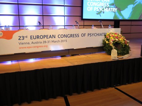 1) KVPM Trauerkranz auf 23. EPA Psychiatrie-Kongress in Wien 2015_full res.JPG