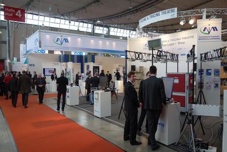 AIM auf der Fachmesse LogiMAT 2013: das "Tracking & Tracing Theatre" zeigte Weltneuheiten in der Laser-Beschriftung und Etikettierung