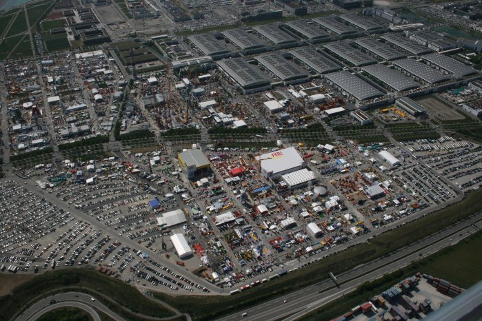 Luftbild von Norden bauma 2007.jpg