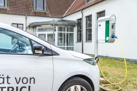 Belectric Drive betreibt über 600 Ladepunkte für Elektrofahrzeuge. Der Elektromobilität-Dienstleister liefert moderne Ladetechnik und intelligente Softwarelösungen für ein barrierefreies, schnelles und vernetztes Laden.