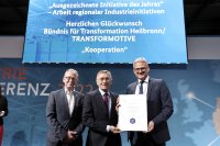 (v.li.): Wolfgang Lemb, Geschäftsführendes Vorstandsmitglied der IG Metall und Mitglied der Jury, Dr. Stefan Lutz, Vorstandsvorsitzender der Bürgerinitia-tive proRegion und Koordinator des Bündnisses für Transformation Heil-bronn-Franken, Steffen Hertwig, Oberbürgermeister von Neckarsulm und Ko-ordinator des Bündnisses für Transformation Heilbronn-Franken. Foto: Schi-cke, DIHK