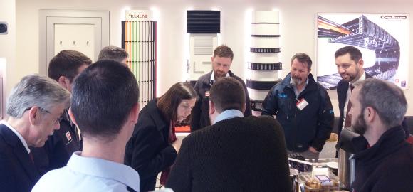 Die Idee hinter der KABELSCHLEPP Roadshow: Ohne Zeitdruck und in einer entspannten Atmosphäre können sich die Teilnehmer vor Ort von den Produkten überzeugen.