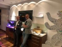 Begrüßung der Gäste vor Vortragsbeginn. Würth Elektronik CEO Alexander Gerfer und Dr. Stefan Franzke, Geschäftsführer Berlin Partner für Wirtschaft und Technologie GmbH (v. l. n. r.) / Bildquelle: Würth Elektronik eiSos