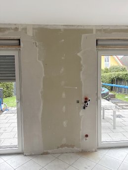SELVE_ Referenzobjekt_ Vergleich_Wohnzimmer_vorher.JPEG