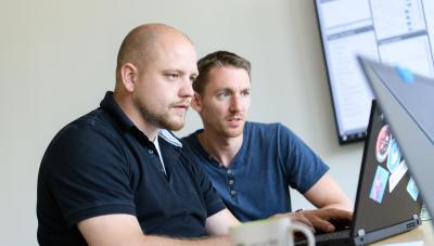 Softwareentwickler der eoda GmbH im Austausch zur Umsetzung der Softwarelösung für den Digital Twin Solar.