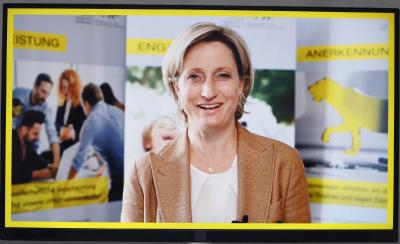 Begrüßungsrede Lea-Mittelstandspreis
Dr. Nicole Hoffmeister-Kraut MdL betonte „Die Wahrnehmung gesellschaftlicher und sozialer Verantwortung ist bei unserem Mittelstand tief verwurzelt. Mit ihren herausragenden CSR-Projekten zeigen die Unternehmen beim 14. Lea-Mittelstandspreis einmal mehr, mit welcher Selbstverständlichkeit sie dieser Verantwortung auch in einer herausfordernden Zeit nachkommen.“
©Bildquelle: Uta Rometsch/Caritasverband der Diözese Rottenburg-Stuttgart e. V.