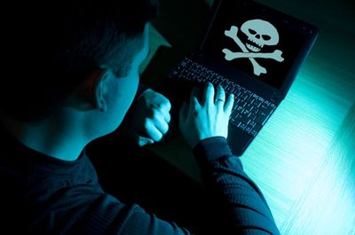 In der Ferienzeit gehen Jugendliche besonders oft ins Internet – das nutzen Cyberkriminelle aus