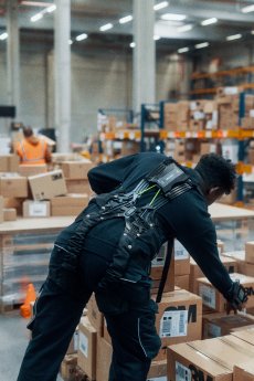 hTRIUS_Exoskelett_PM-Logistik_02.jpg