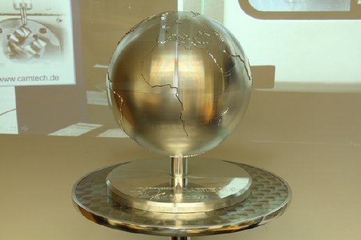 Weltkugel aus Aluminium, Spezial-Herstellung zur EMO 2013.jpg