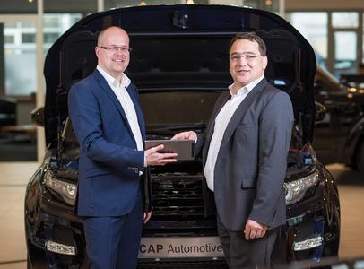 development for CAP Automotive: RE’FLEKT Managing Director Kai Thomas and Jürgen Lumera, Director Global Product Management and Innovation at Bosch Automotive Service Solutions (from left to right)
