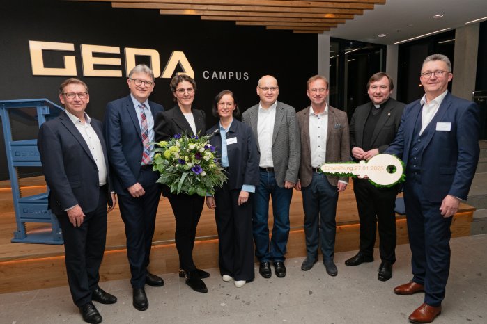 GEDA_Einweihung_Neubau_Schlüsselübergabe.jpg