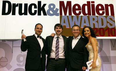 v. l.: Holger Vogt (GF Vogt), Daniel Petersen (Marketing Vogt), Gerald Bumann (Manager Customer & Channel Marketing PP Canon Deutschland), Moderatorin Miriam Pielhau (Quelle: druckawards.de)