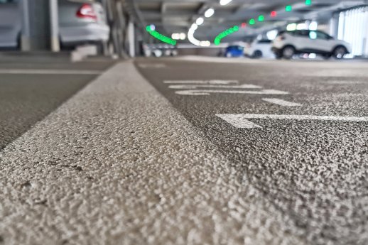 Rutschhemmender Boden_Parkhaus_300dpi.jpg