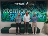 v.l.n.r.: Mario Mitter, CTO und Co-Founder syndena; Herbert Stöger, Gründer x-tention Unternehmensgruppe; Roman Weger, CEO und Co-Founder syndena