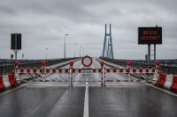 Deutschlands Infrastruktur bröckelt – und die Politik steht schon wieder auf der Bremse. Während Bund und Länder milliardenschwere Investitionsprogramme ankündigen, stehen zahlreiche baureife Bundesfernstraßenprojekte weiter auf der Kippe.