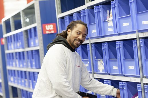 R3000 orderpicking 04.jpg