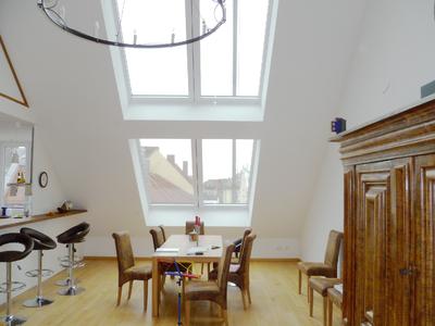 Eine maximale Ausbeute an Tageslicht im Dachgeschoss ermöglichen Dachschiebefenster von LiDEKO, Foto: LiDEKO