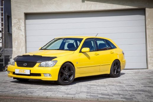 low_ST_XTA_Lexus_IS-300_Sportcross_Typ_XE1_004.jpg
