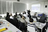 Prof. Dr.-Ing. Jens Ridzewski, CC Ost Vorstand und Abteilungsleiter Kunststoffe der IMA Materialforschung und Anwendungstechnik GmbH, gab bei der Sitzung der Arbeitsgruppe 