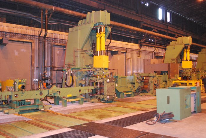 Walzgerüste im Fertigwalzwerk bei Nucor Steel in Darlington.JPG