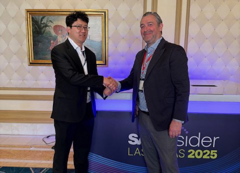 Frank (Cheng) Fan, General Manager Trenex Consulting LLC (l) and Thomas Radestock, CSO xSuite Gr.jpg