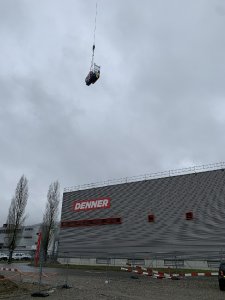Durch den Einsatz von Vecturakränen reduziert Denner den Energieverbrauch um bis zu 20 %.