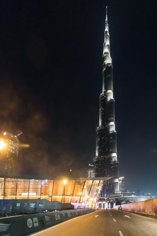 Bild NICOLAS TOHME_Dubai Opera Burj Khalifa_Night_7435.jpg