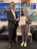 BioPark GF Dr. Thomas Diefenthal mit Preisträgerin des BioPark Innovationspreises 2025 Frau Jessica Kloiber
