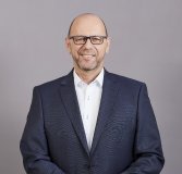 : “The new multi-standard support on the Eplan Platform 2023 saves users from having to deal with device data management that used to be quite time-consuming – especially on international projects,” says Eplan Vice President Software Portfolio Thomas Weichsel