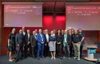 Der Fachbeirat der Rapid.Tech 3D steht bereit: (vlnr) Diana Keucher (Messe Erfurt GmbH), Carl Fruth (FIT), Ulli Klenk (Siemens Energy), Christoph Hauck (Toolcraft), Dr. Simon Jahn (ifw Jena), Bernhard Langefeld (Roland Berger), Stephan Eelman, Prof. Dr. Gerd Witt (Universität Duisburg-Essen), Dr. Eric Klemp (Eisenhuth), Manuela Braune (Messe Erfurt GmbH), Michael Eichmann (Stratasys), Dr. Özlem Weiss (Expertants), Ralf Schumacher (medartis), Wolfgang Mildner (MSWtech), Michael Kynast (Messe Erfurt GmbH), Dr. Bernhard Müller (Fraunhofer IWU), Peter Jain (freemelt), Daniel Hund ( AM Solutions)