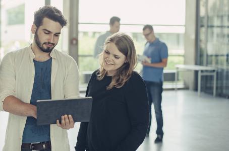 Auf der Online-Plattform „thats-it-aalen.de“ finden Studieninteressierte einen Überblick und Entscheidungshilfen, welcher IT-Studiengang zu ihnen passt © Hochschule Aalen | Christian Frumolt