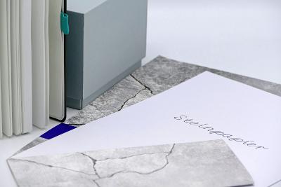 Steinpapier ist unweltfreundlich und bietet ein ganz neues haptisches Erlebnis.