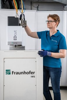 25-11-PI-Fraunhofer-IWS-50000-Schneiden-Picture-01.jpg