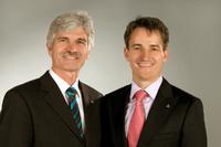 Johannes Arnold (links) und Dieter Arnold führen jetzt die WITTENSTEIN alpha GmbH gemeinsam