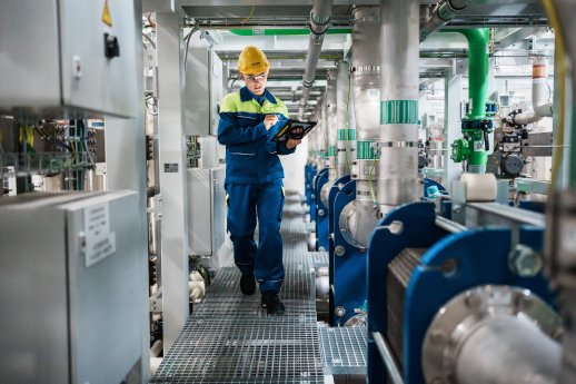 P186_BASF_Commissioning_Electrolyzer_Plant-tour.jpg