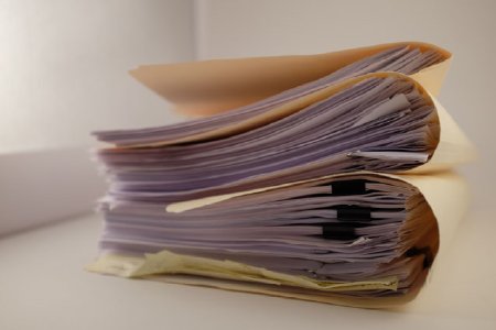 Die digitale Akte löst Papierberge ab. Abb.: DMSFACTORY