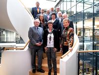 (v.l.n.r.): 1. Reihe: Prof. Dr. Dr. h. c. Harald Unkelbach, IHK-Präsident; Christine Rupp, IHK-Vizepräsidentin; Friedlinde Gurr-Hirsch MdL. 2. Reihe: Elke Döring, IHK-Hauptgeschäftsführerin, Katrin Löbbecke, IHK-Vizepräsidentin; Arnulf Freiherr von Eyb MdL. 3. Reihe: Dr. Helmut Kessler, Stellv. IHK-Hauptgeschäftsführer; Alexander Throm MdL; Rainer Hinderer MdL. 4. Reihe: Roland Rüdinger, IHK-Vizepräsident; Dr. Friedrich Bullinger MdL; Dr. Bernhard Lasotta MdL