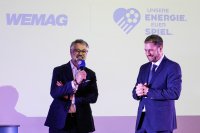 Beim Jahresempfang des Landesfußballverbandes M-V stellen WEMAG-Vorstand Thomas Murche (li.) und LFV-Präsident Dr. Heiko Lex die Inhalte der neuen Kooperationsvereinbarung vor. Foto: LFV