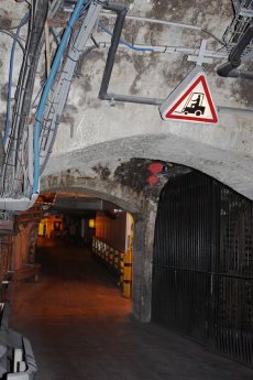 Achtung - Stapler fahren im Champagnerkeller_kl.jpg