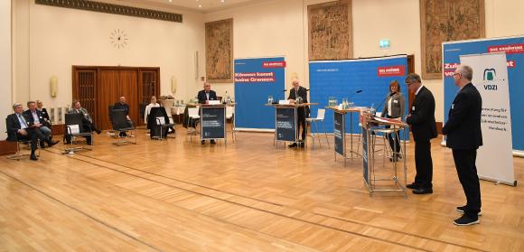 Auf dem gemeinsamen Weg - die Berufsbildung dem strukturellen und digitalen Wandel anpassen