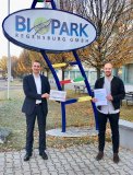 BioPark GF Dr. Thomas Diefenthal (links) übergab den BioPark Innovationspreis 2021 an Dr. Daniel Fleischmann (rechts) / Bild: BioPark Regensburg GmbH