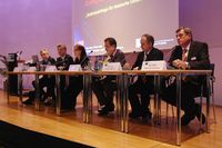 Diskutierten über Energiemix und Energieeffizienz - Dr.-Ing. Peter Fritz, Karl Greißing, Ulrike Hagenbuch (Moderation). Stephan Kohler, Stephan Wachtel, Ekkehard Schneider (von li.)
